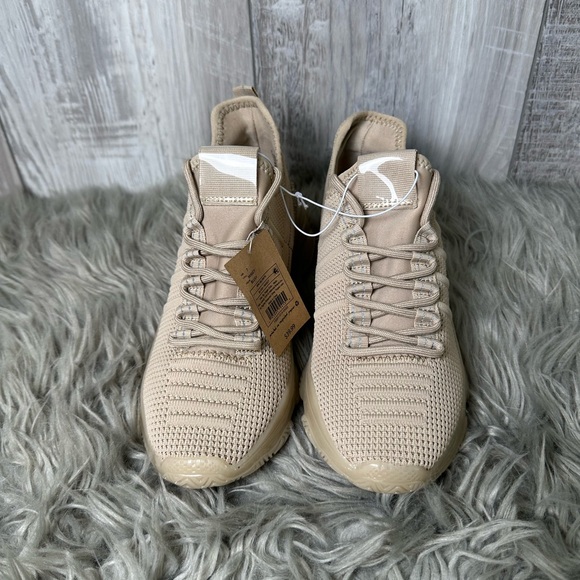 Womens Mad Love Mandy Sneakers - Picture 2 of 9